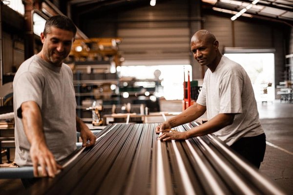 How to Style a Patent Pencil Skirt for Creative Industry Meetings Without Looking Overdressed?